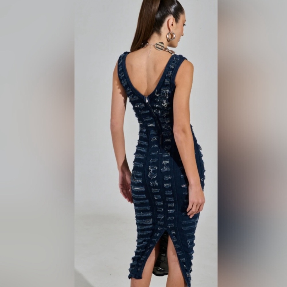 New Akira SHE'S GOT IT SHREDDED DENIM MIDI DRESS IN DARK BLUE - Picture 6 of 12